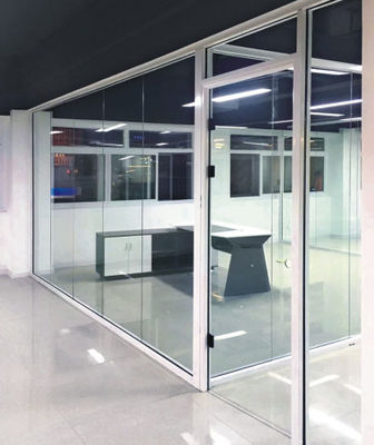 Изолированные закаленные прозрачные стеклянные алюминиевые качающиеся кухонные двери