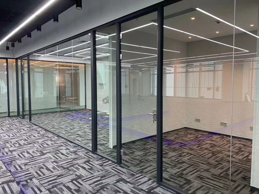 Изолированные закаленные прозрачные стеклянные алюминиевые качающиеся кухонные двери