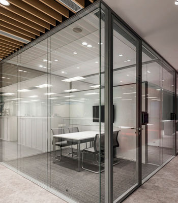 Размер по заказу Алюминиевые качающиеся двери Термированные изоляционные качающиеся стеклянные двери