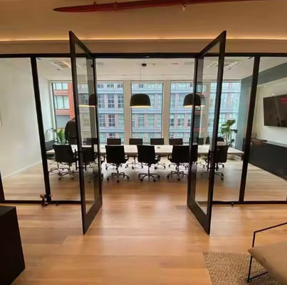 Вход Алюминиевые качающиеся двери коррозионностойкие Алюминиевые стеклянные дверцы с застежкой