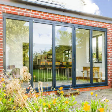 Настраиваемый дом Алюминиевые складные двери Ламинированное стекло с запираемой ручкой