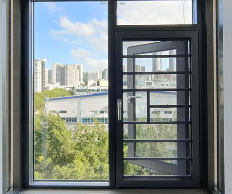 Высокобезопасное закрываемое окно открывается с многоточечной блокировкой