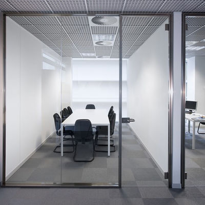 Защита конфиденциальности Коммерческие стеклянные перегородки