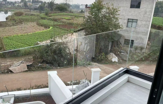 Многофункциональная алюминиевая стеклянная перила под каналом U Внутренняя алюминиевая стеклянная балюстрада