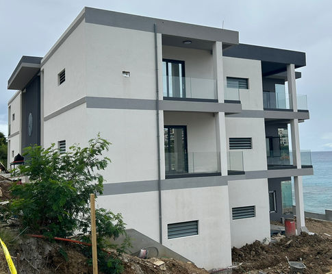 Черная алюминиевая стеклянная перила под каналом U Стабильная алюминиевая стеклянная перила