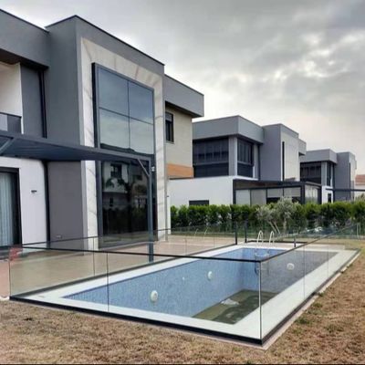 Открытое изображение безрамочное стеклянное перило с светодиодными лампами и более чем 5-летней гарантией