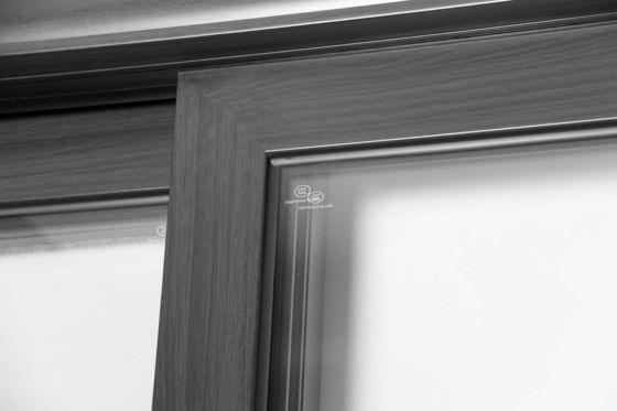 Долговечная алюминиевая раздвижная дверь для предотвращения нефтяных дымов 50 лет Продолжительность жизни и высокая энергоэффективность