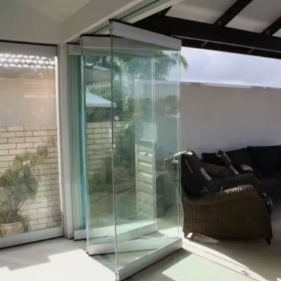 Алюминиевая складная дверь с хорошей звукоизоляцией, высококачественным уплотнителем из EPDM и силикона для легкой установки