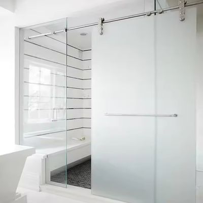 Внутренние стеклянные перегородные двери с толщиной профиля 1,4 мм. Стекло замороженное и срок службы 50 лет