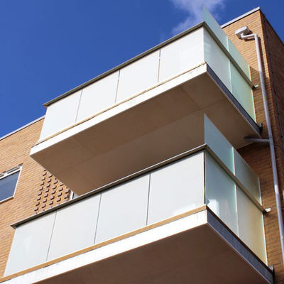 Настраиваемые стеклянные перила с пятилетней гарантией и закаленным ламинированным стеклом