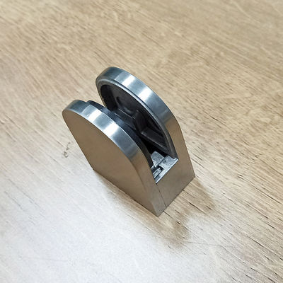 Безрамное ограждение лестницы из закаленного стекла, регулируемый дизайн, дугообразный зажим, фитинги 304 316