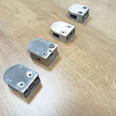 Безрамное ограждение лестницы из закаленного стекла, регулируемый дизайн, дугообразный зажим, фитинги 304 316